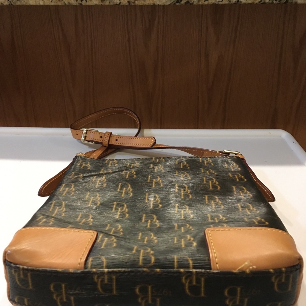 Dooney n Bourke Purse. In great condition - Picture 3 of 8